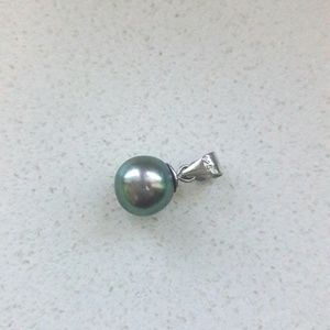 Genuine 10mm Tahitian Black Peacock Pearl Pendant